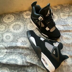 Air Jordan 4 White and black Thunder